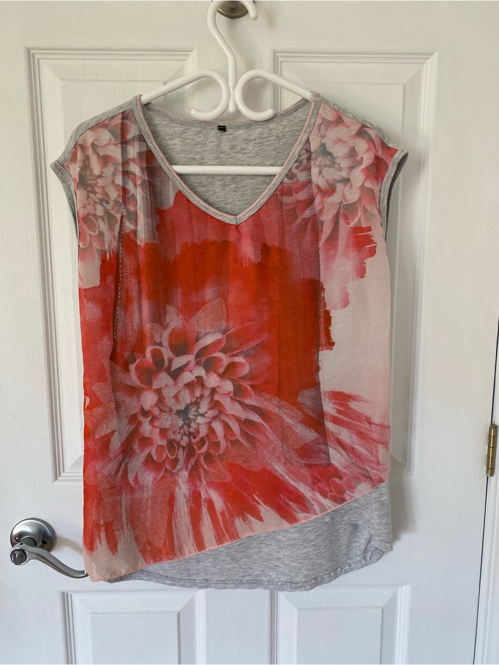 Floral V-Neck Women's Top in Red and Gray
